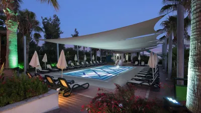TRENDY VERBENA BEACH Pools & Beach