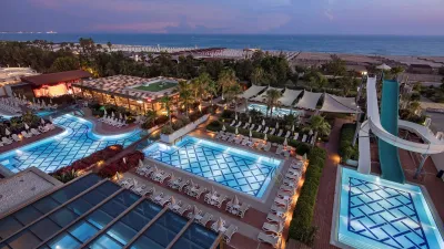 TRENDY VERBENA BEACH Pools & Beach