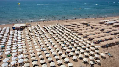 TRENDY VERBENA BEACH Pools & Beach
