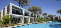 TRENDY VERBENA BEACH Pools & Beach