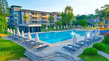 SENZA SUNSET BEACH HOTEL Pools & Beach