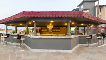 SENZA SUNSET BEACH HOTEL Bars