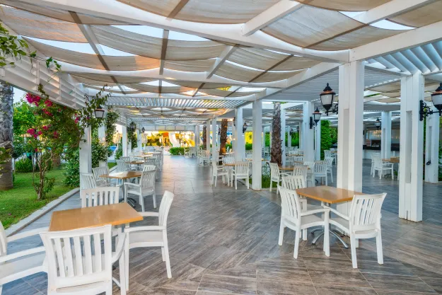 SERENIS SIDE HOTEL Restaurants
