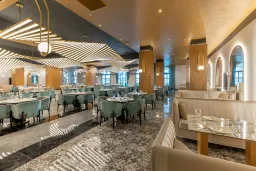 SERENITY QUEEN HOTEL Restaurants
