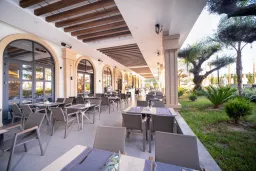 SERENITY QUEEN HOTEL Restaurants