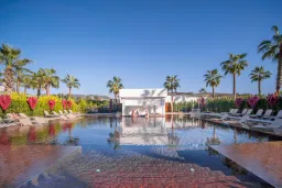 SERENITY QUEEN HOTEL Pools & Beach