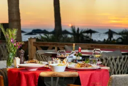 SERENITY QUEEN HOTEL Restaurants