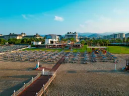 SERENITY QUEEN HOTEL Pools & Beach