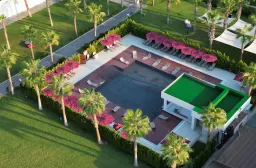 SERENITY QUEEN HOTEL Pools & Beach