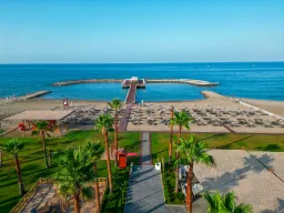 SERENITY QUEEN HOTEL Pools & Beach