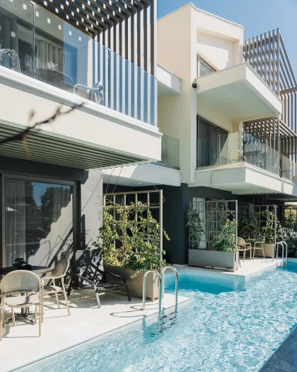 SERENITY SUITES Pools & Beach