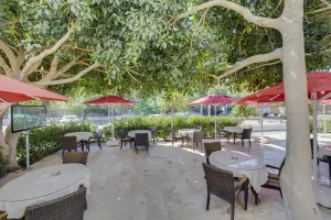 SERHAN HOTEL Restaurants