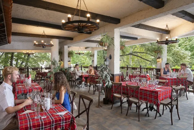 SH DOLCE MARE Restaurants