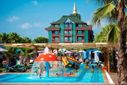 SIAM ELEGANCE HOTELS-SPA Pools & Beach