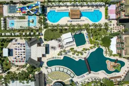 SIAM ELEGANCE HOTELS-SPA Pools & Beach