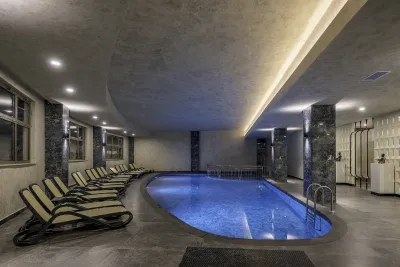SIDE BREEZE Pools & Beach