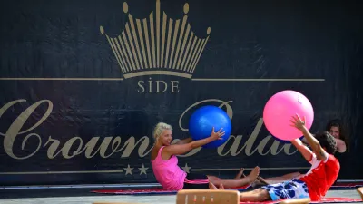 SIDE CROWN PALACE Activities