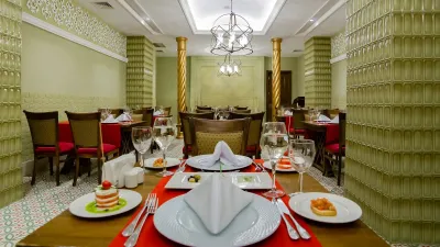 SIDE CROWN SERENITY Restaurants