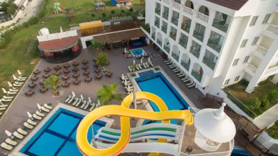 SIDE CROWN SERENITY Pools & Beach