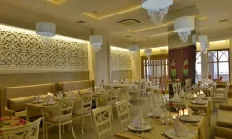 SIDE CROWN SERENITY Restaurants