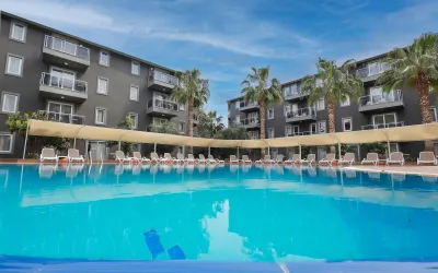 SIDE KUM HOTEL Pools & Beach