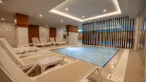 SIDE MOON PALACE HOTEL Pools & Beach