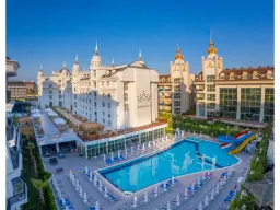 SIDE ROYAL PALACE Pools & Beach