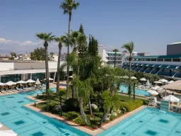 SIDE STAR ELEGANCE Pools & Beach