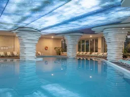 SIDE STAR ELEGANCE Pools & Beach