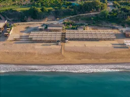 SIDE STAR RESORT Pools & Beach