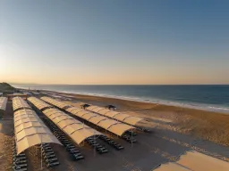 SIDE STAR RESORT Pools & Beach