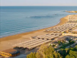 SIDE STAR RESORT Pools & Beach