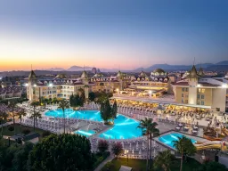 SIDE STAR RESORT Pools & Beach