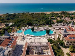 SIDE STAR RESORT Pools & Beach