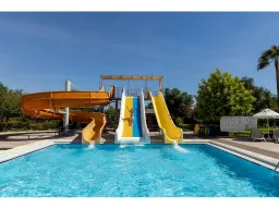 SIDE STAR RESORT Pools & Beach