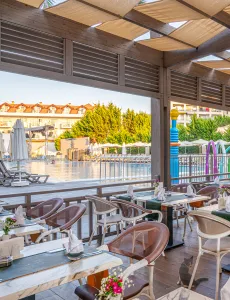 SIDE STORY RESORT AND SPA HOTEL Restaurants