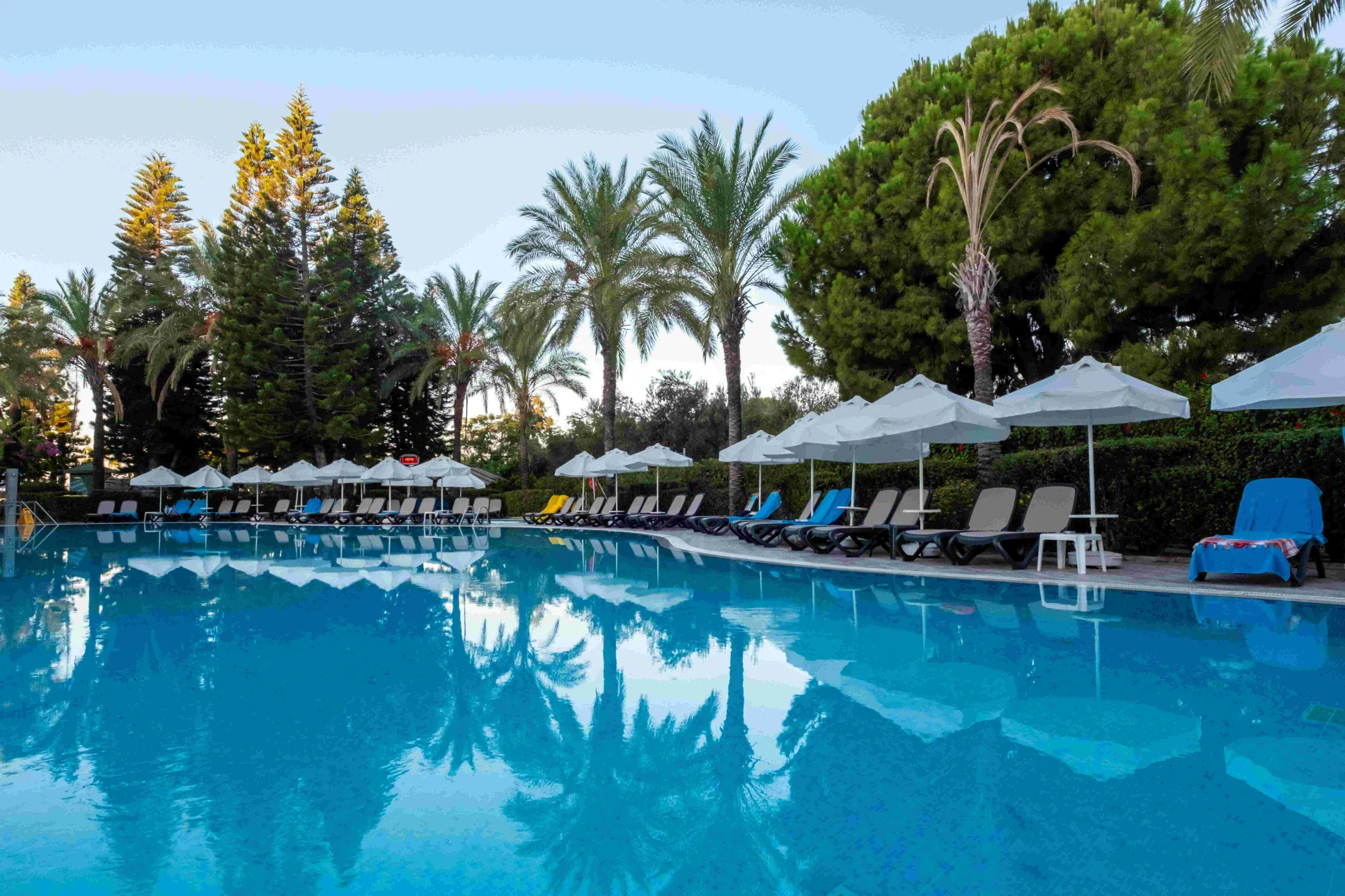 SIDE SUN HOTEL Pools & Beach
