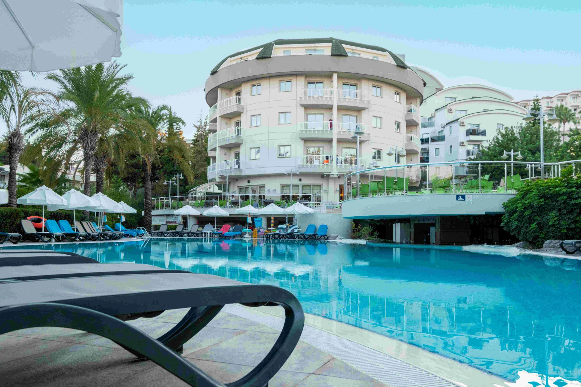 SIDE SUN HOTEL Pools & Beach