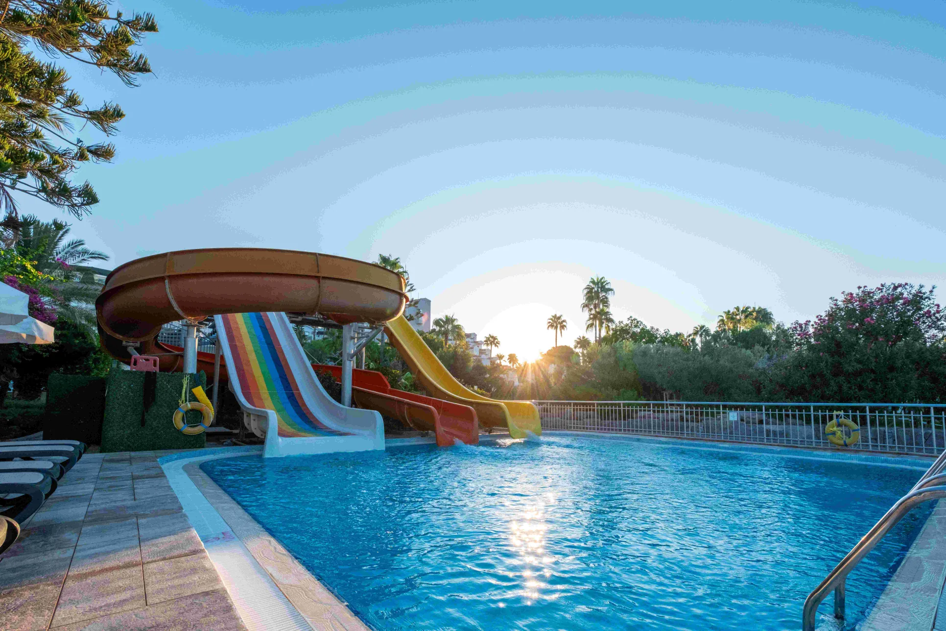 SIDE SUN HOTEL Pools & Beach