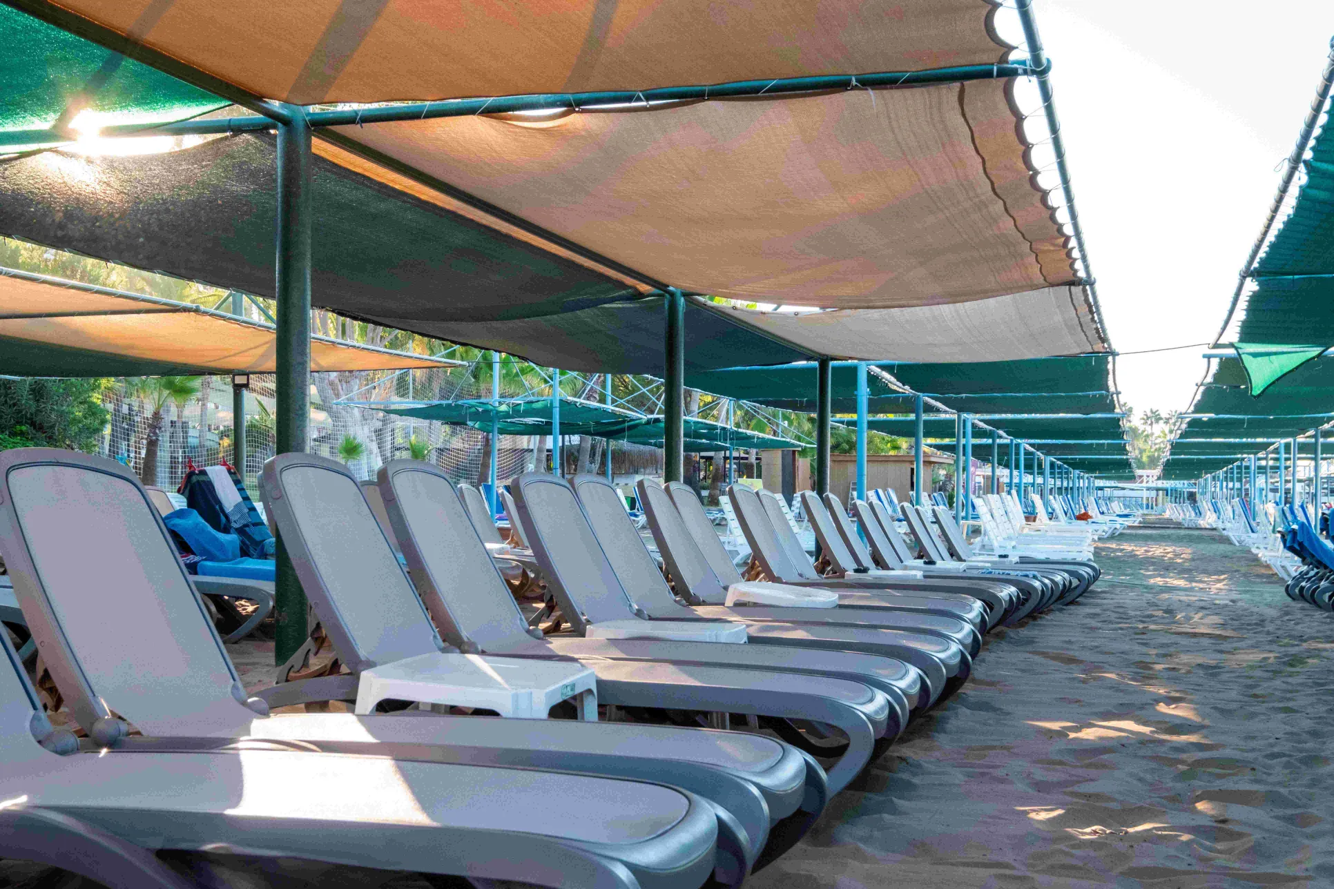 SIDE SUN HOTEL Pools & Beach