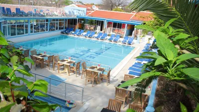 SIDE TEMPLE HOTEL Pools & Beach