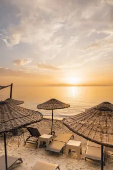 SIGNATURE BLUE RESORT Pools & Beach