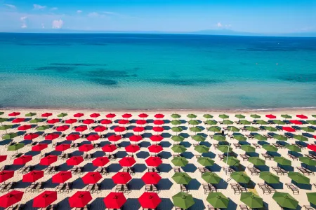 SIMANTRO BEACH HOTEL Pools & Beach