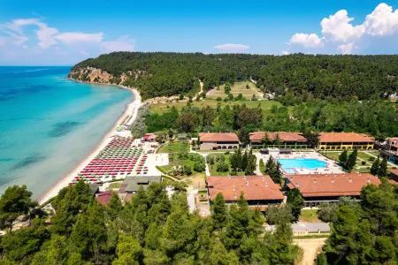 SIMANTRO BEACH HOTEL Pools & Beach