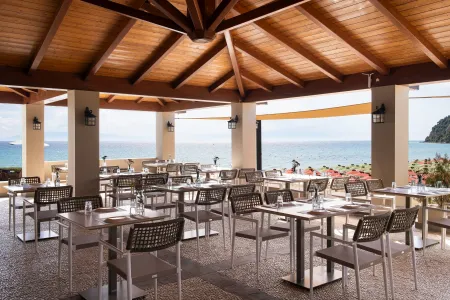 SIMANTRO BEACH HOTEL Restaurants