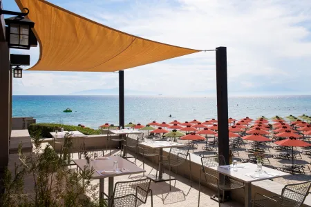 SIMANTRO BEACH HOTEL Restaurants