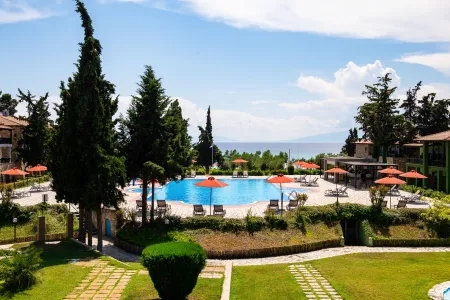 SIMANTRO BEACH HOTEL Pools & Beach