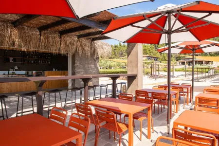 SIMANTRO BEACH HOTEL Bars