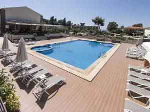 SIMEON HOTEL Pools & Beach