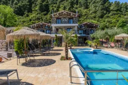 SIMON KING Pools & Beach